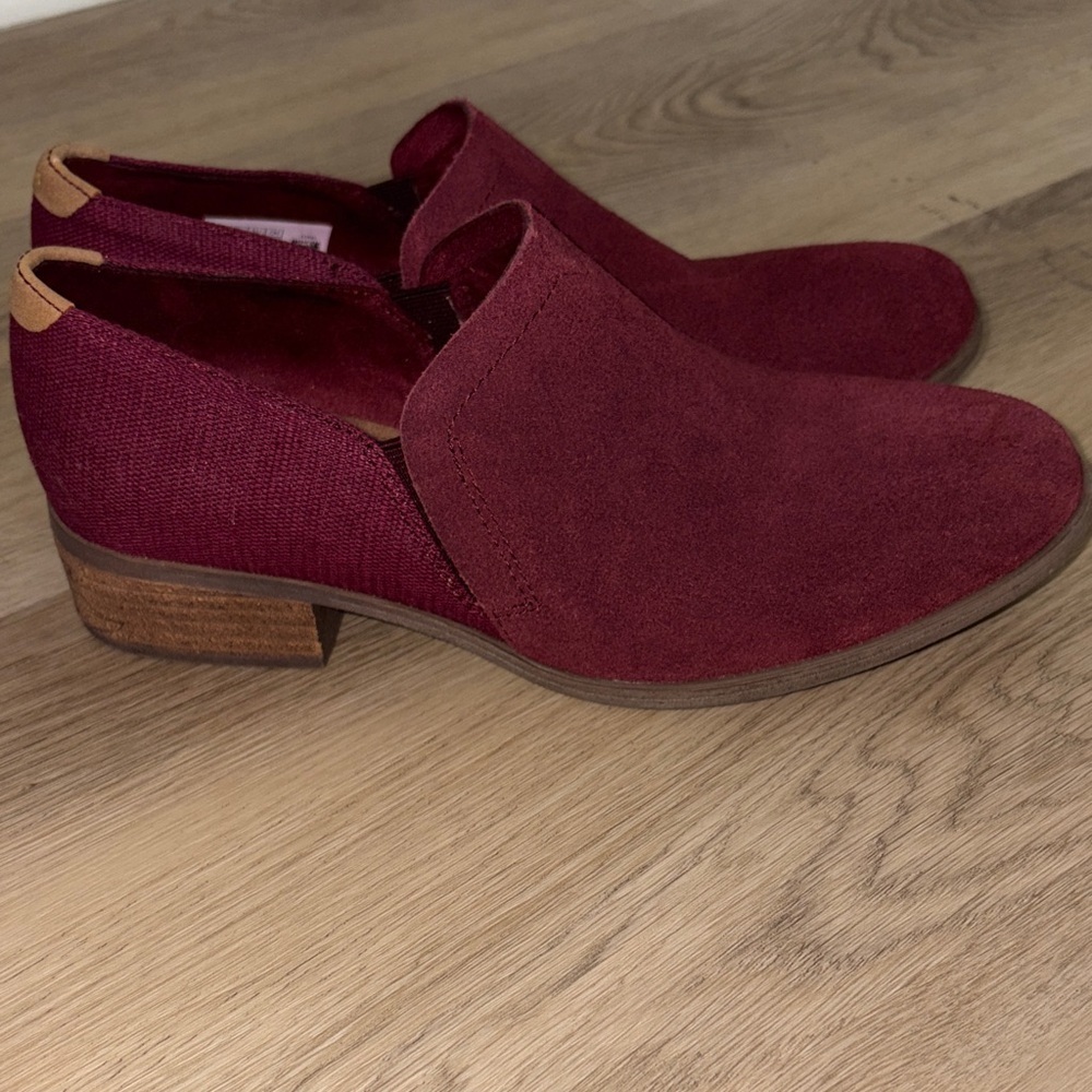Toms Shaye suede low-heel ankle boots burgundy/maroon size 7.5 leather comfy